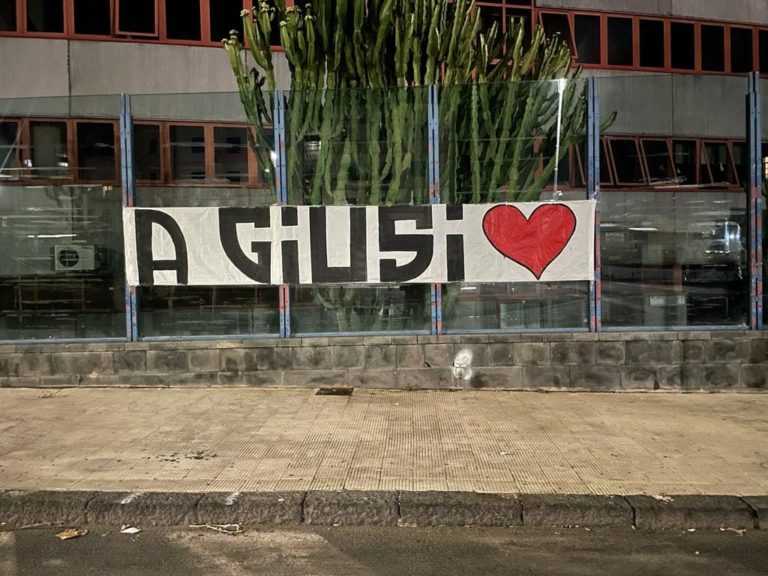 GIUSI MALATO: striscione di vicinanza dei tifosi rossazzurri