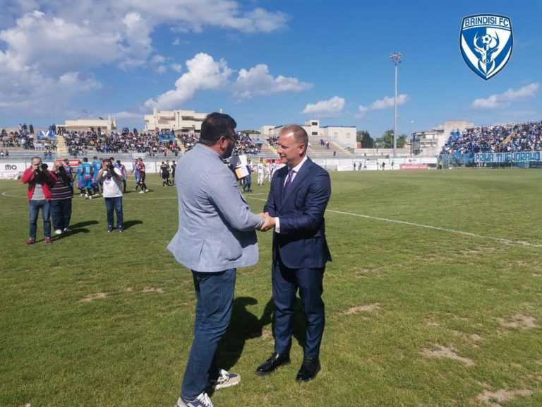 CATANIA: Grella omaggiato dal presidente del Brindisi Arigliano