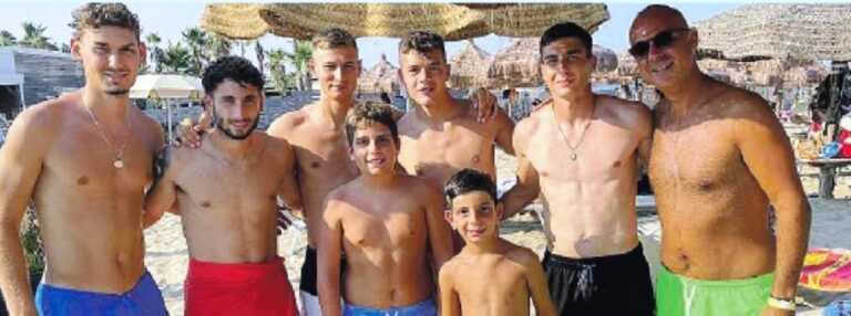 LA SICILIA: “Per alcuni rossazzurri un tuffo nel mare di Noto”