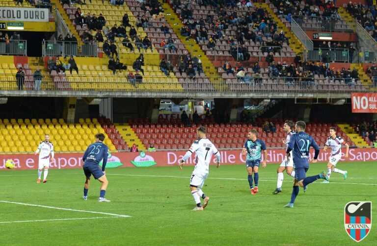 STAMPA BENEVENTO: “Col Catania gara della completa debacle, pesano anche le decisioni dell’arbitro”