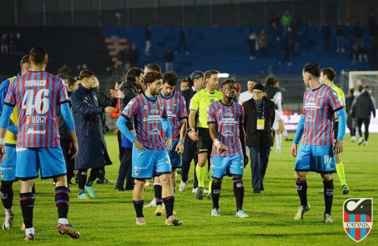 LA GAZZETTA DELLO SPORT: “Catania in ritiro per dare un’ultima disperata svolta alla stagione”