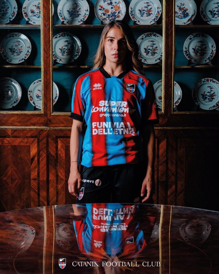 ERREA’: “Maglia home, ogni dettaglio racconta la storia del Catania e il cammino che ancora lo attende”