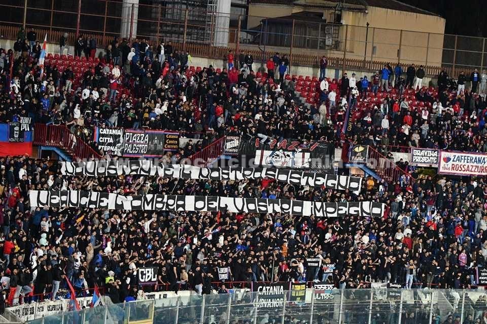 LA SICILIA: “Catania-Benevento, gemellaggio rinnovato. A fine gara la Nord non celebra il gruppo rossazzurro”