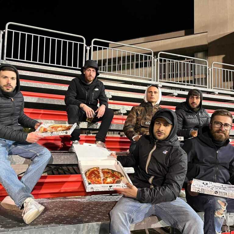 SORRENTO-CATANIA: pizza offerta ai tifosi delle due squadre