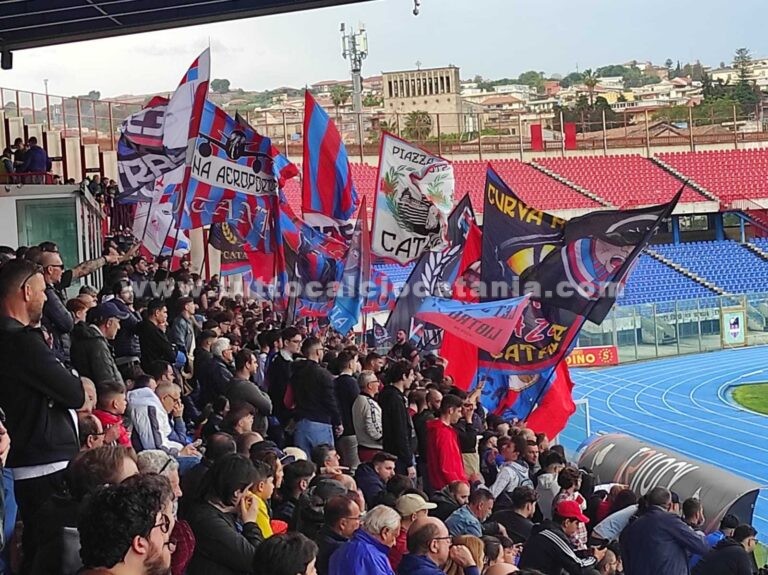 QUI CATANIA: allenamento con il sostegno di circa 2mila tifosi in Tribuna e discorso finale alla squadra