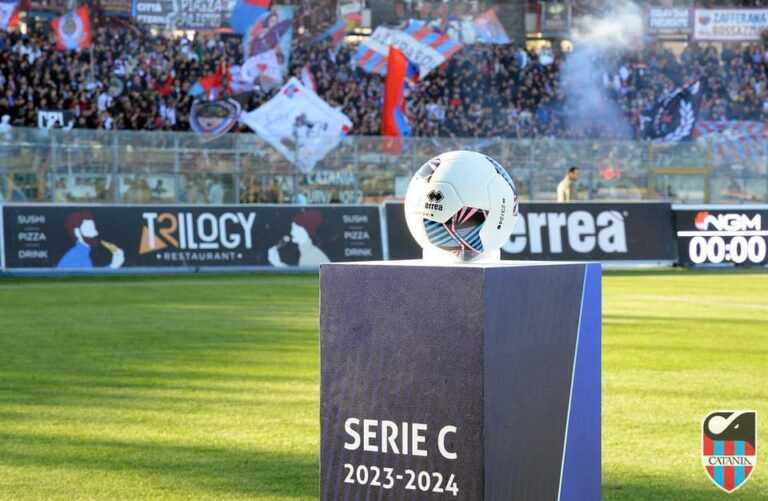 CATANIA: la lista non potrà contenere più di 23 “calciatori professionisti”. Cosa dice il regolamento