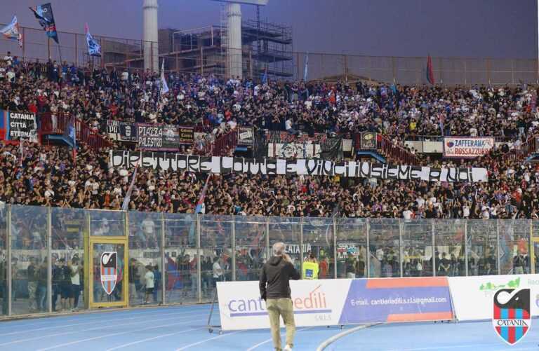 LA SICILIA: “Lo striscione per il direttore Faggiano e il ricordo di ‘Bomboletta’ 10 anni dopo”