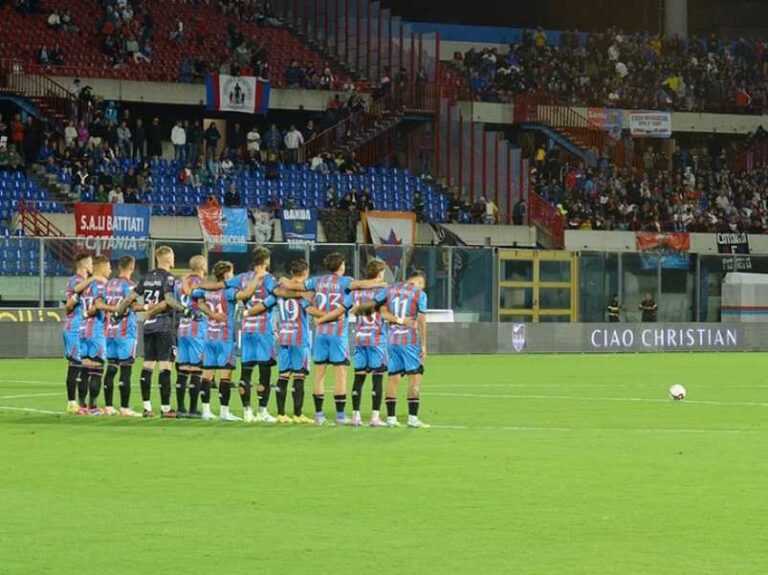 BENEVENTO-CATANIA: minuto di raccoglimento prima del fischio d’inizio