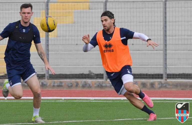 DE PAOLI – Giugliano, Bertotto e il D.S. Fracchiolla: “Ragazzo di qualità, negli ultimi anni ha pagato vicissitudini fisiche”