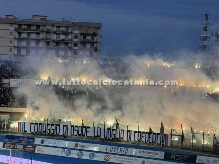 VERSO PESCARA-CATANIA, la carica dei tifosi etnei: “Chi osa vince”