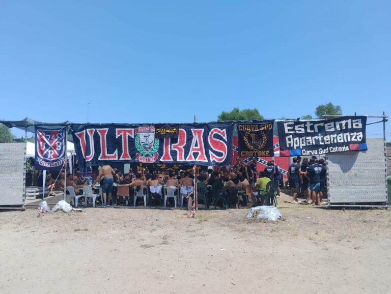 CURIOSITA’: ultras Catania e Crotone due settimane fa insieme per un torneo di beach soccer